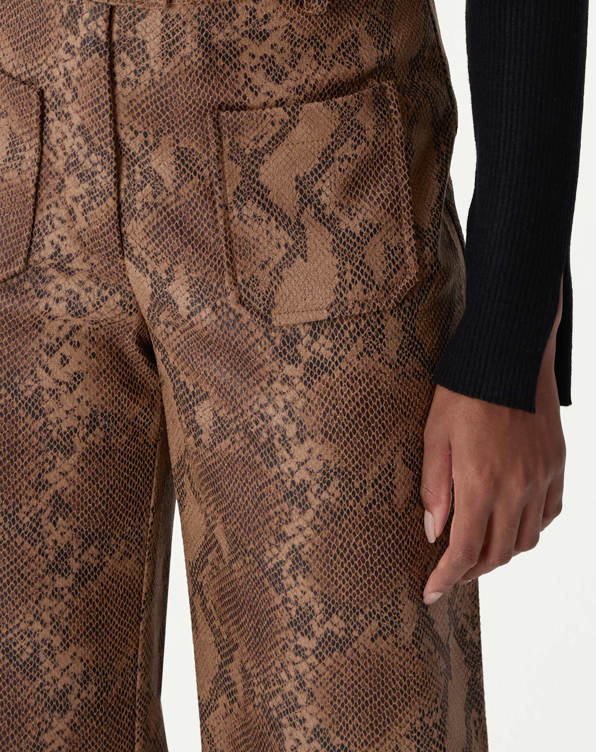 CALÇA RETA COBRA PU - CARAMELO - Image 6