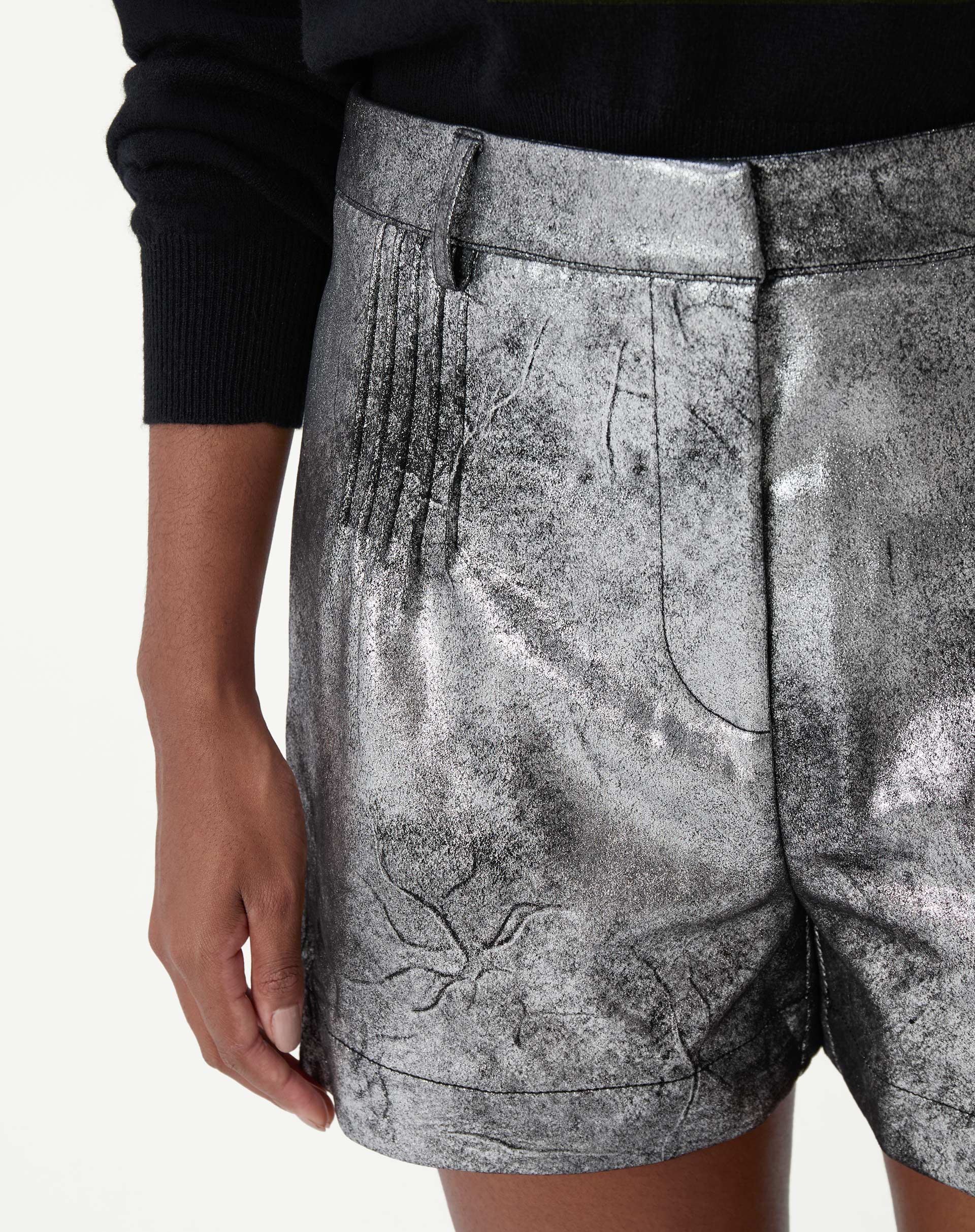 Shorts Com Pregas Metalizado - Prata - Image 3