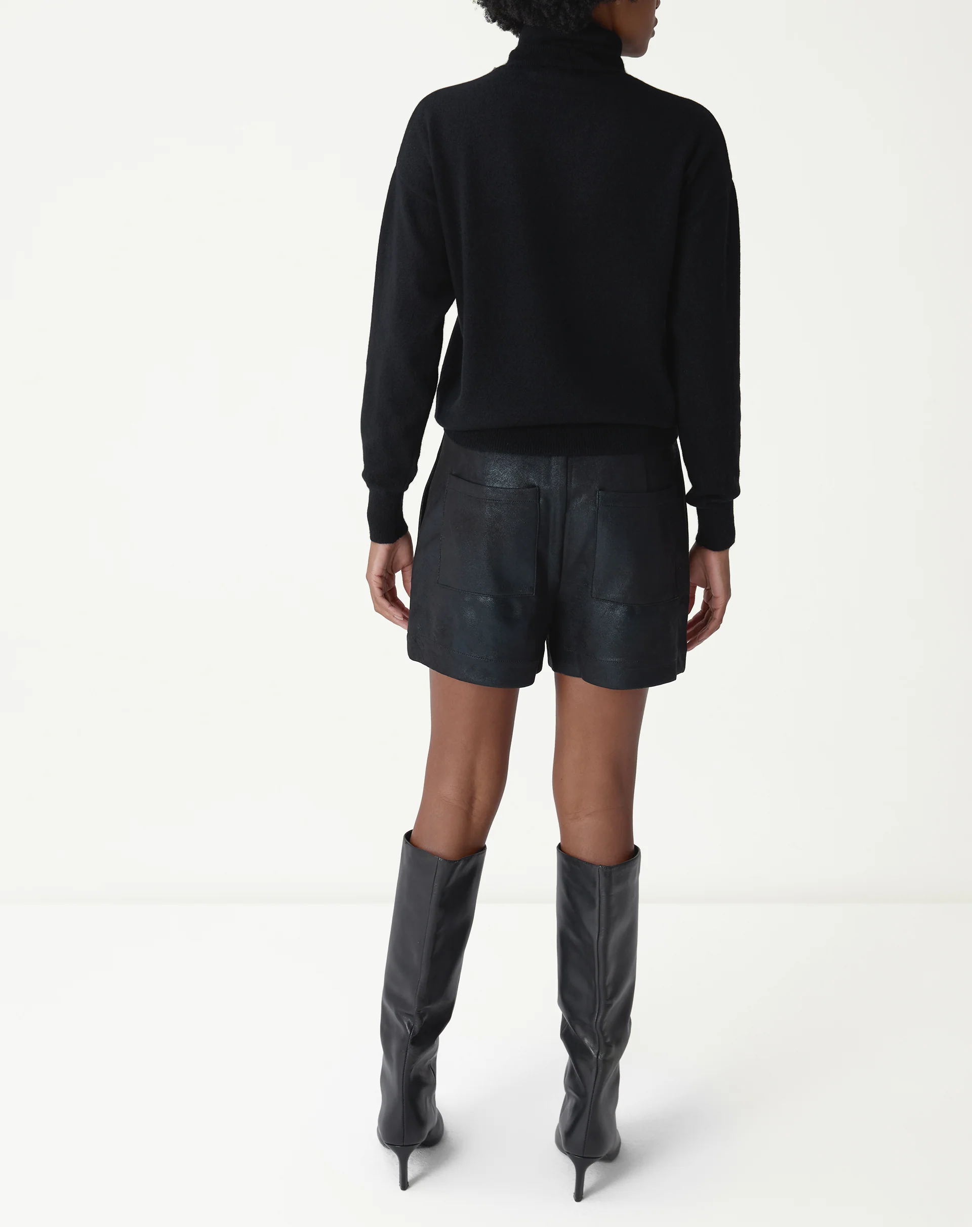 Shorts Com Pregas Metalizado - Preto - Image 4